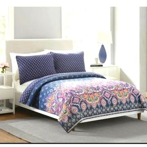 New in Package Vera Bradley Twin Quilt Blanket in Sedona Medallion Navy Blue